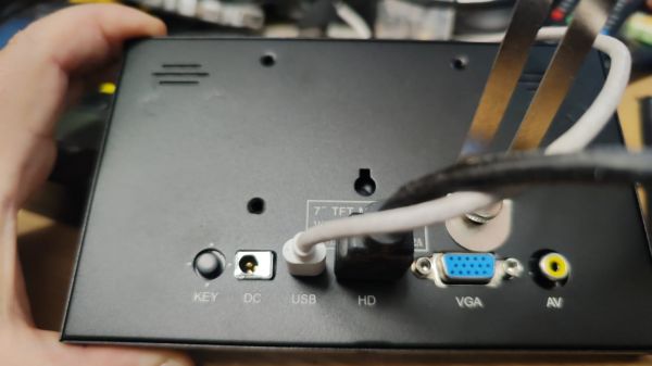 Компактный монитор 7" EM713 с HDMI и VGA